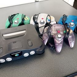 Nintendo 64 Console & 4 Controllers