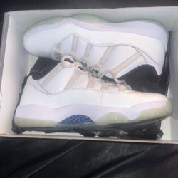 Jordan 11 Low Columbia