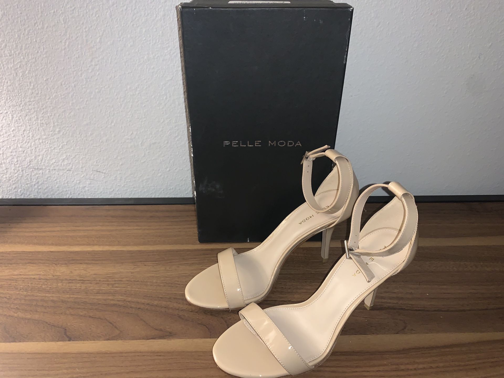 🔐 NWB WOMENS SIZE 9 PELLE MODA KACEY HIGH HEELS