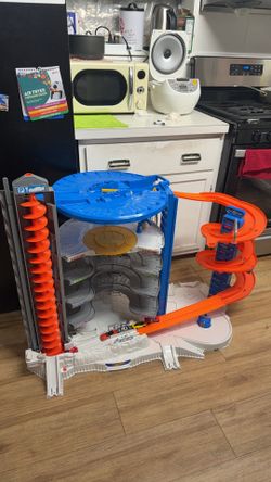 Hot Wheels Super Ultimate Garage