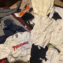 Lot of clothes (i can indvidually sell pieces too)(vans, thrasher, banana republic and more!)