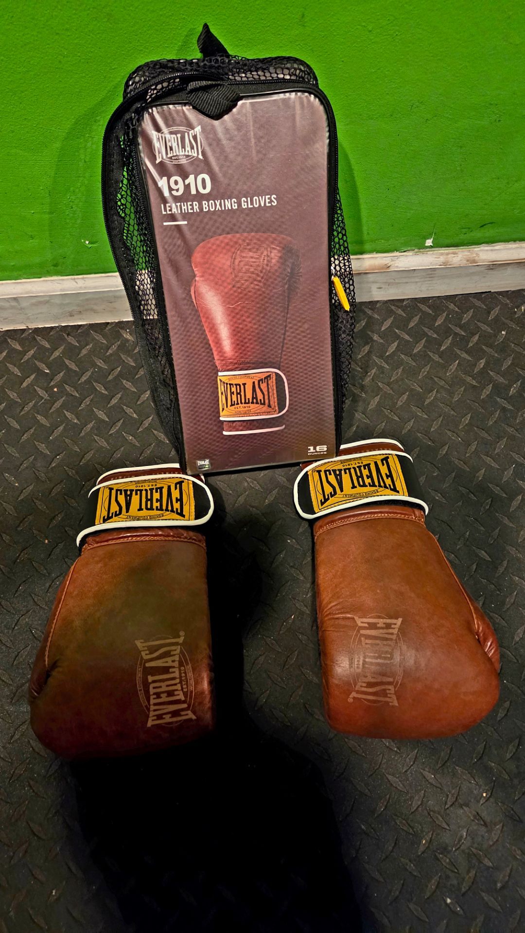 Everlast Powerlock Boxing Gloves Black & Gold 14 Oz | eBay BRAND