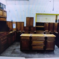 BRAND NEW GHI SEDONA CHESTNUT KITCHEN