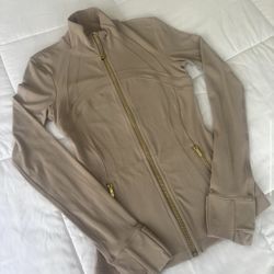 Lululemon size 4