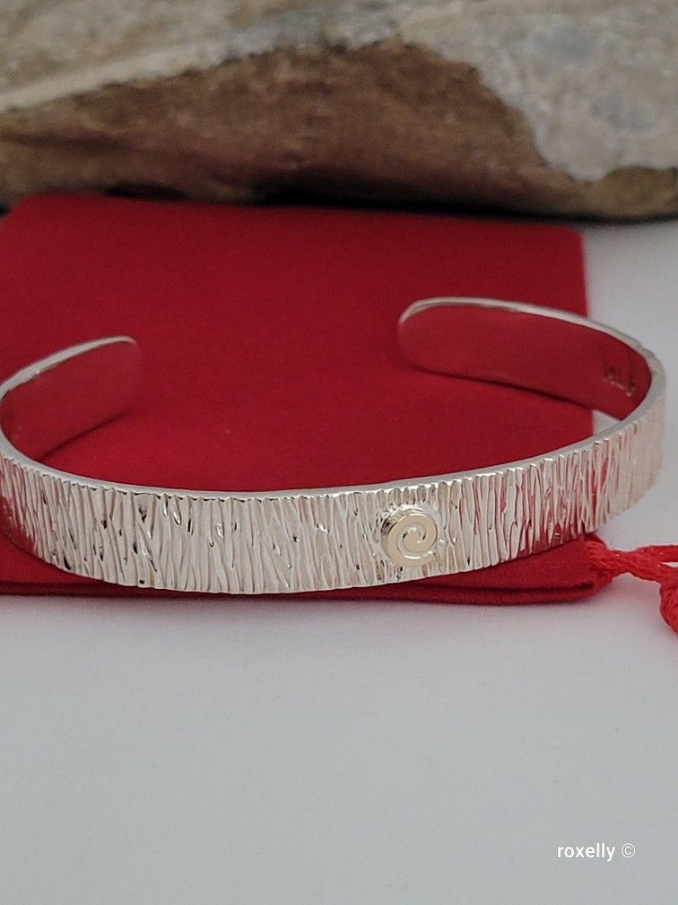 ❤️Sterling Silver Cuff Bracelet with a 14k Gold Swirl in the Center!/ Pulsera de Plata Esterlina y Oro! 👌🎁