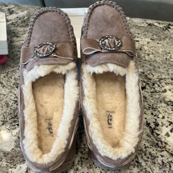 Women’s Ugg Moccasin Slippers Size 10