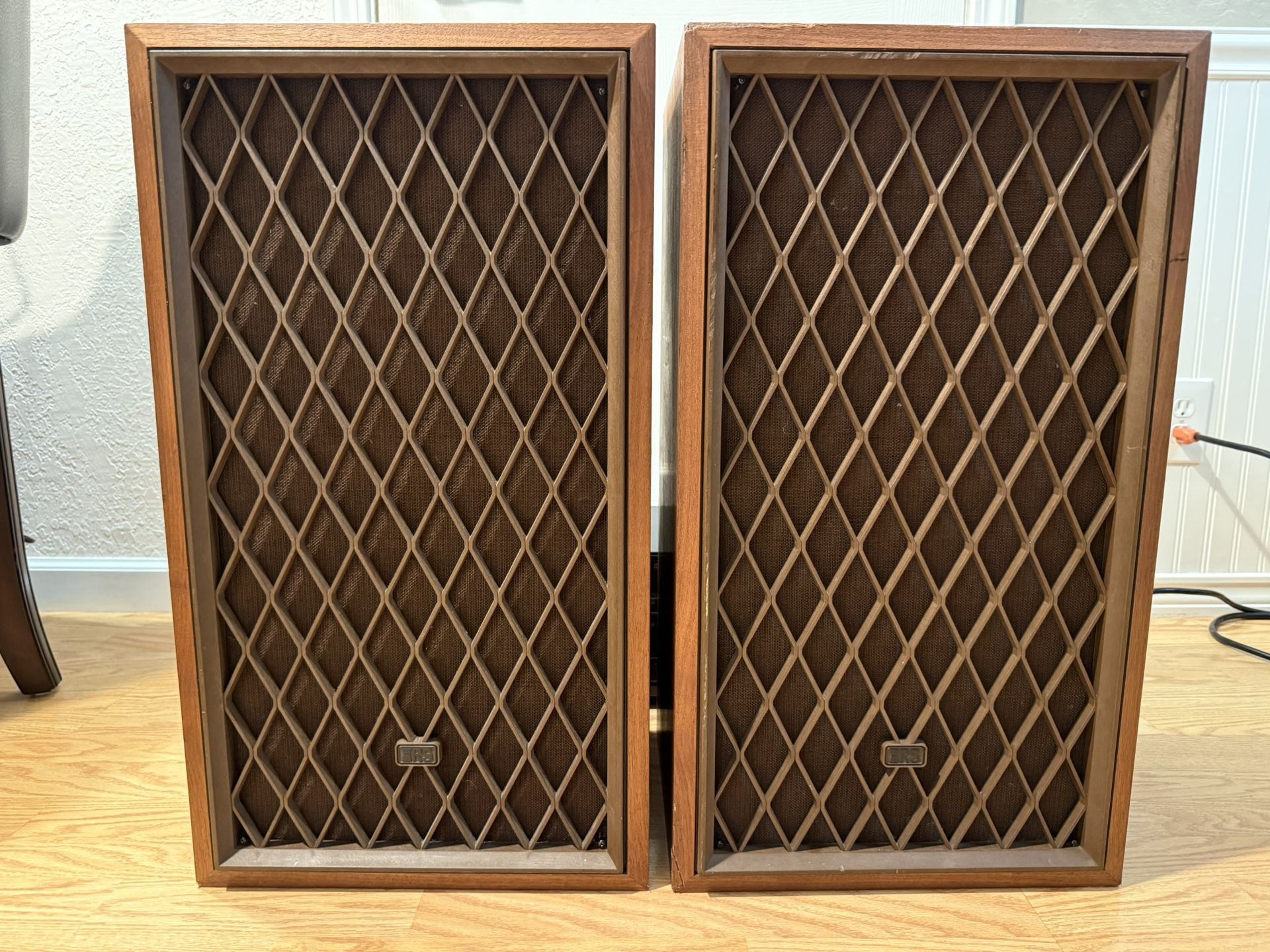 Allied Nova 8B 3-Way Speakers (Excellent Condition)