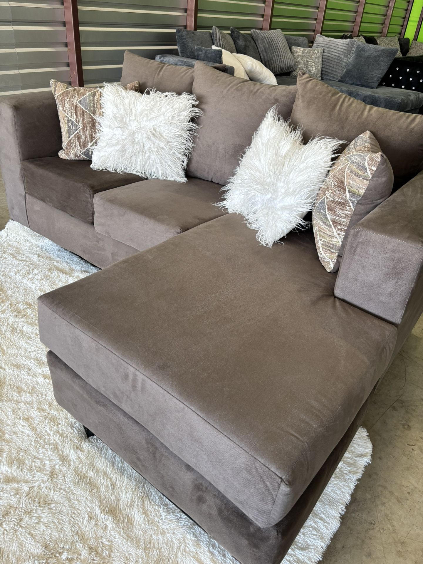 Like New Small Sectional Sofa Couch (DELIVERY AVAILABLE)