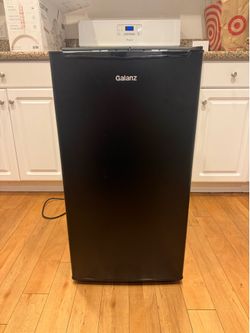 Galanz - Mini Fridge