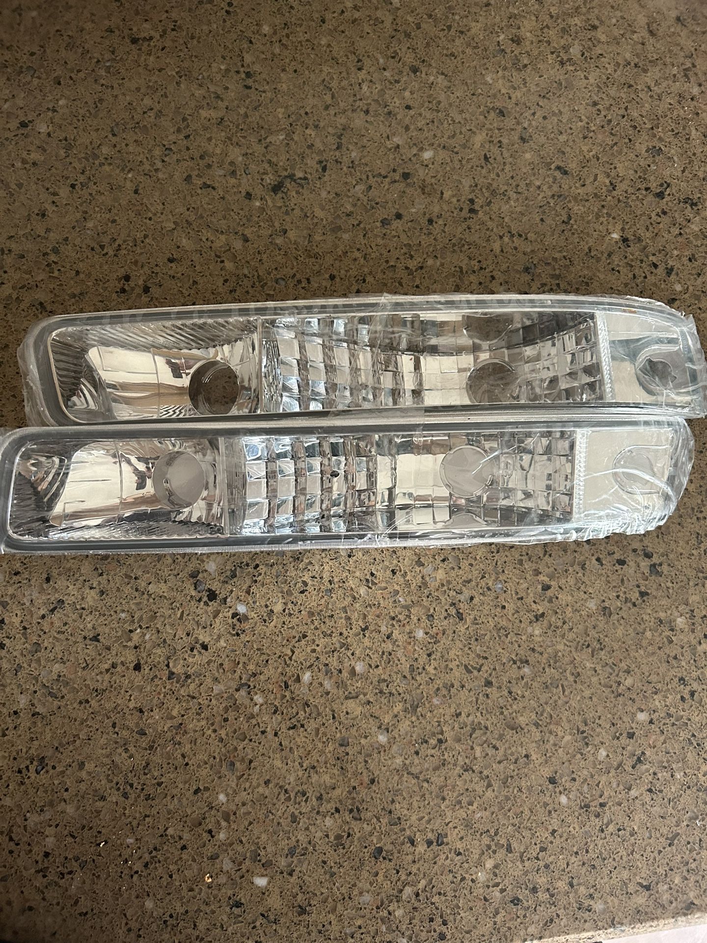 Yukon/Tahoe Front Grill Lights Clear