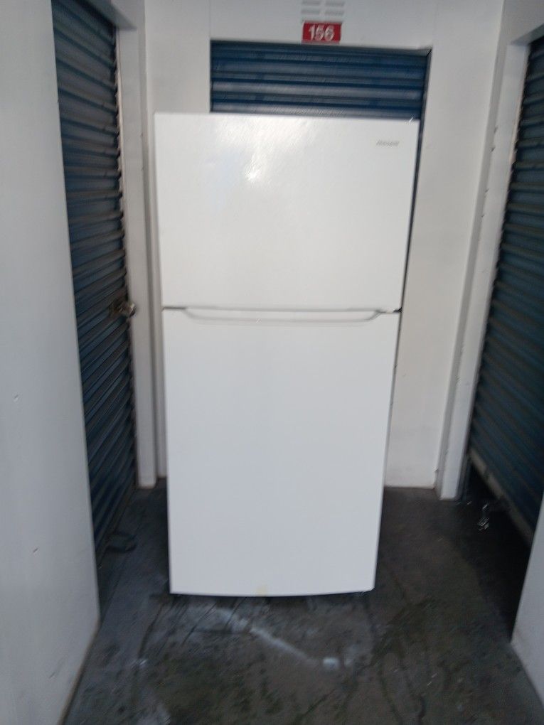 Fridge In Working Condition Delivery Available Fridge And Freezer Work Great Two Months Warranty