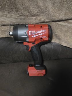 Milwaukee
M18 FUEL 18V Lithium-Ion Brushless Cordless 1/2 in. Impact Wrench with Friction Ring (Tool-Only)