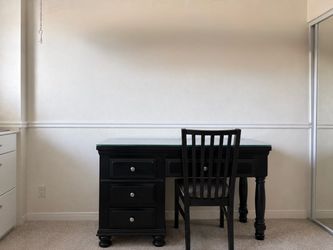 Desk and desk chair