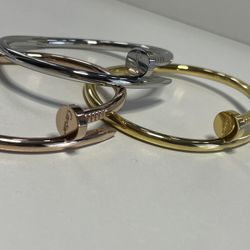18k Bangle Bracelet 