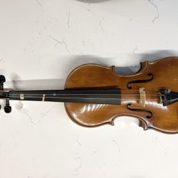 Stradivarius reproduction violin by E. R. Pfretzschner 