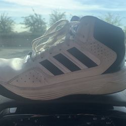 Addias Sneakers Size 6