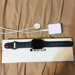 2025 Apple Watch SE3 (charger, Block, And Box Included)