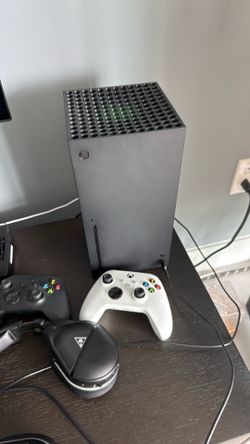 xbox series x 1TB + 2 controllers and turtle beach headset