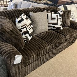 Cozy Stunning Nice Couch!
