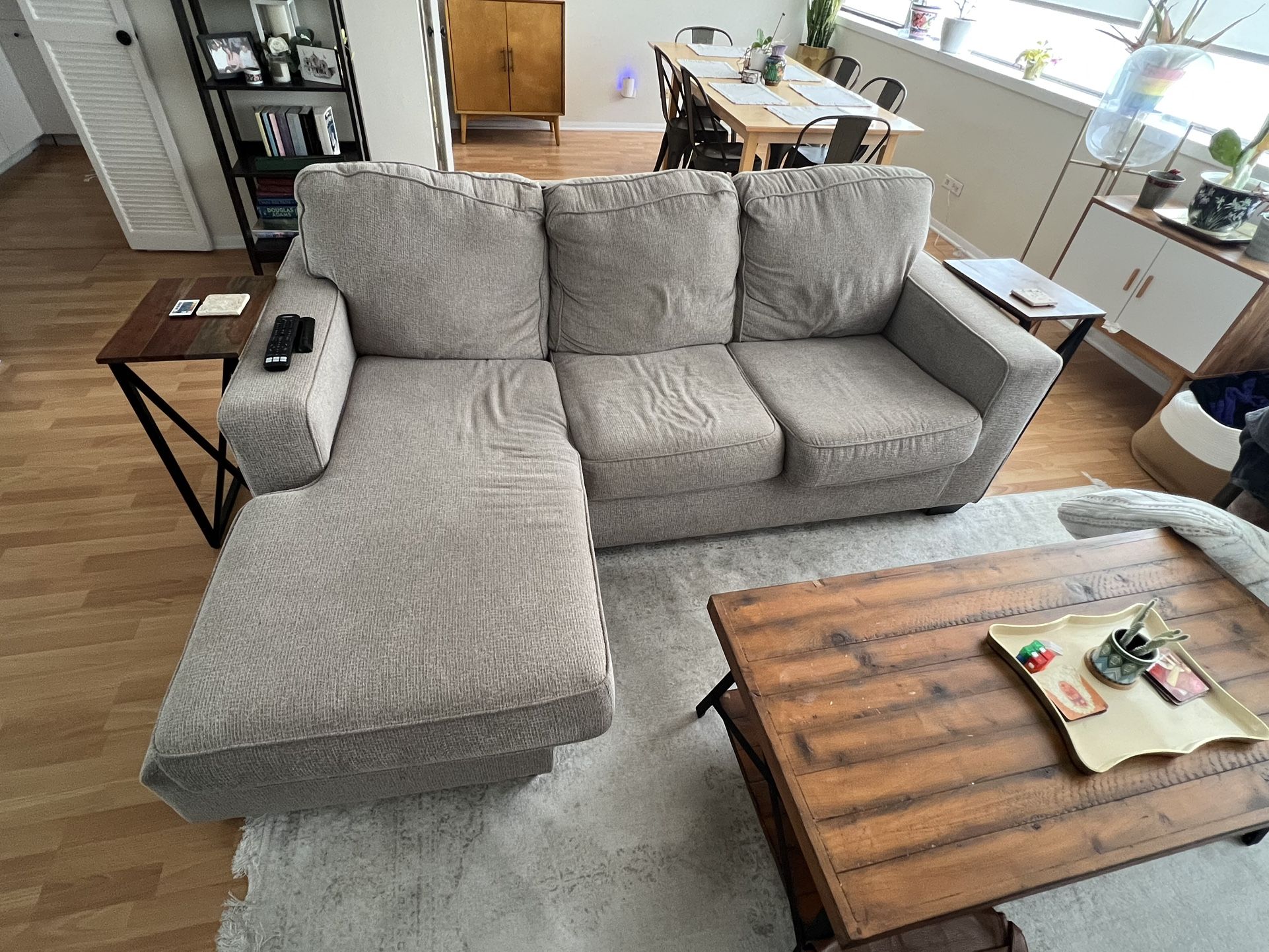 Sofa Chase In Good Condition