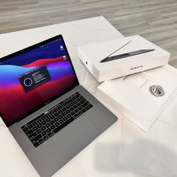 15” MacBook Pro with Touchbar 