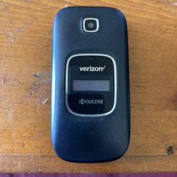 Kyocera Flip Phone/ (mint Cond)- Unlocked