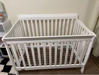 Dream on me Ashton crib with Hiccapop dual sided mattress, 2 mattress protectors and 2 sheets