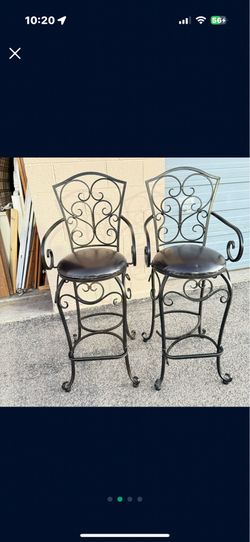 ❤️2 METAL TALL CHAIRS❤️