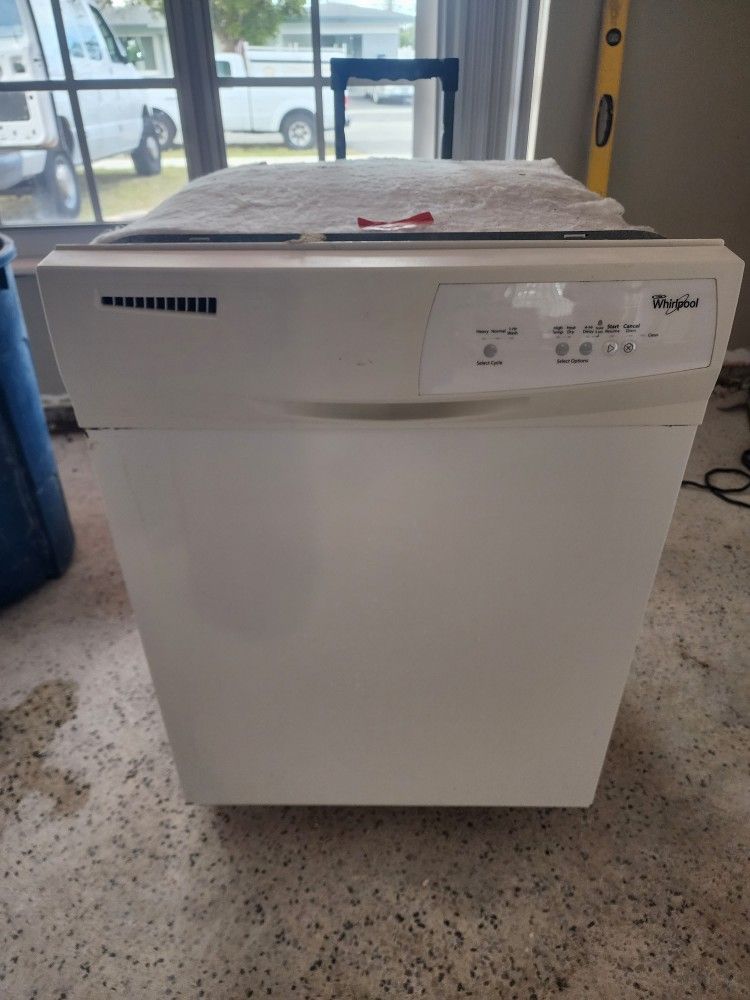 Whirlpool Dishwasher (Great Condition)