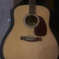 Davidson Acoustic Guitar With Humidor Hard Shell Case
