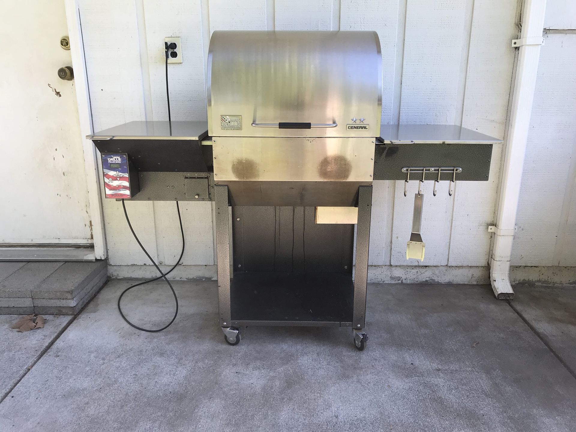 MAK Grills 2 Star General Pellet Smoker