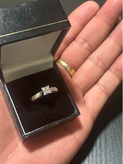 10K White Gold Ring W/ Diamonds size 7