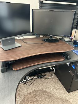 Electric desk riser