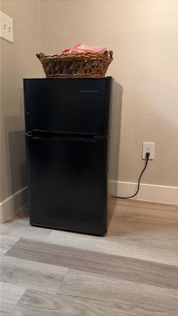 Black & Decker Mini Fridge with Freezer