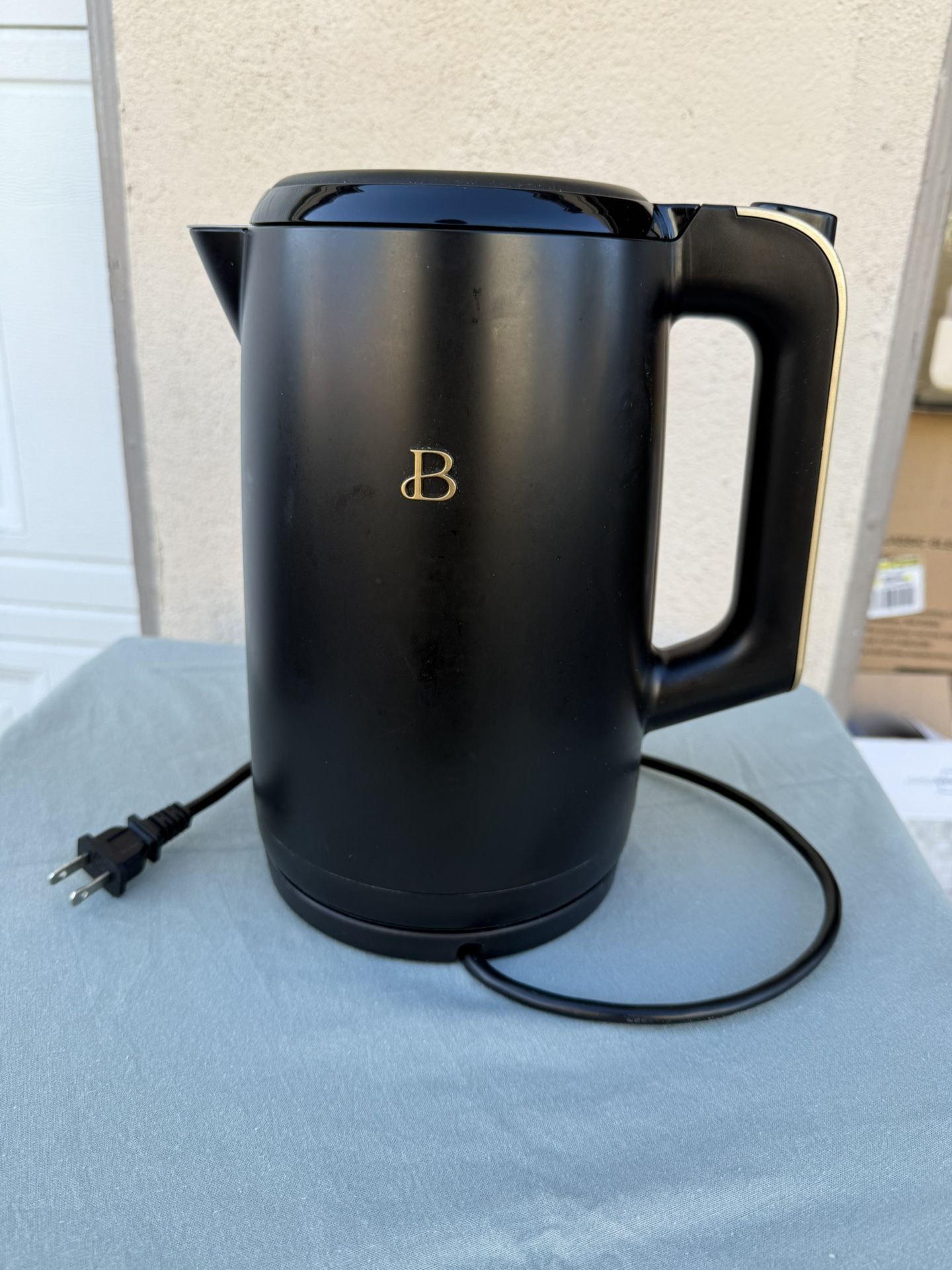 Beautiful 1.7 liter Electric Kettle with one touch activation by Drew Berrymore