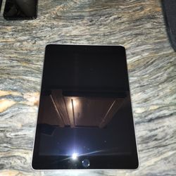 Apple iPad 6th Gen Wi-Fi 32GB Space Gray - Early 2018