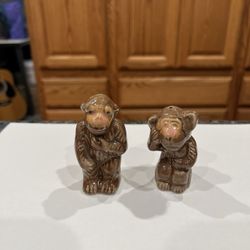 Vintage Monkey Pair of salt and pepper shakers.  Preowned missing 1 stopper.  Size approximately 2 1/2 inches tall.  Preowned.  Has been on display in