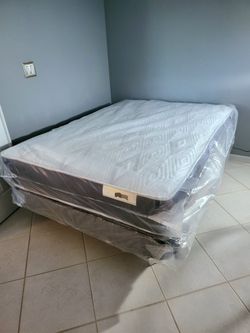 NEW QUEEN-SIZE MATTRESS AND BOX SPRING