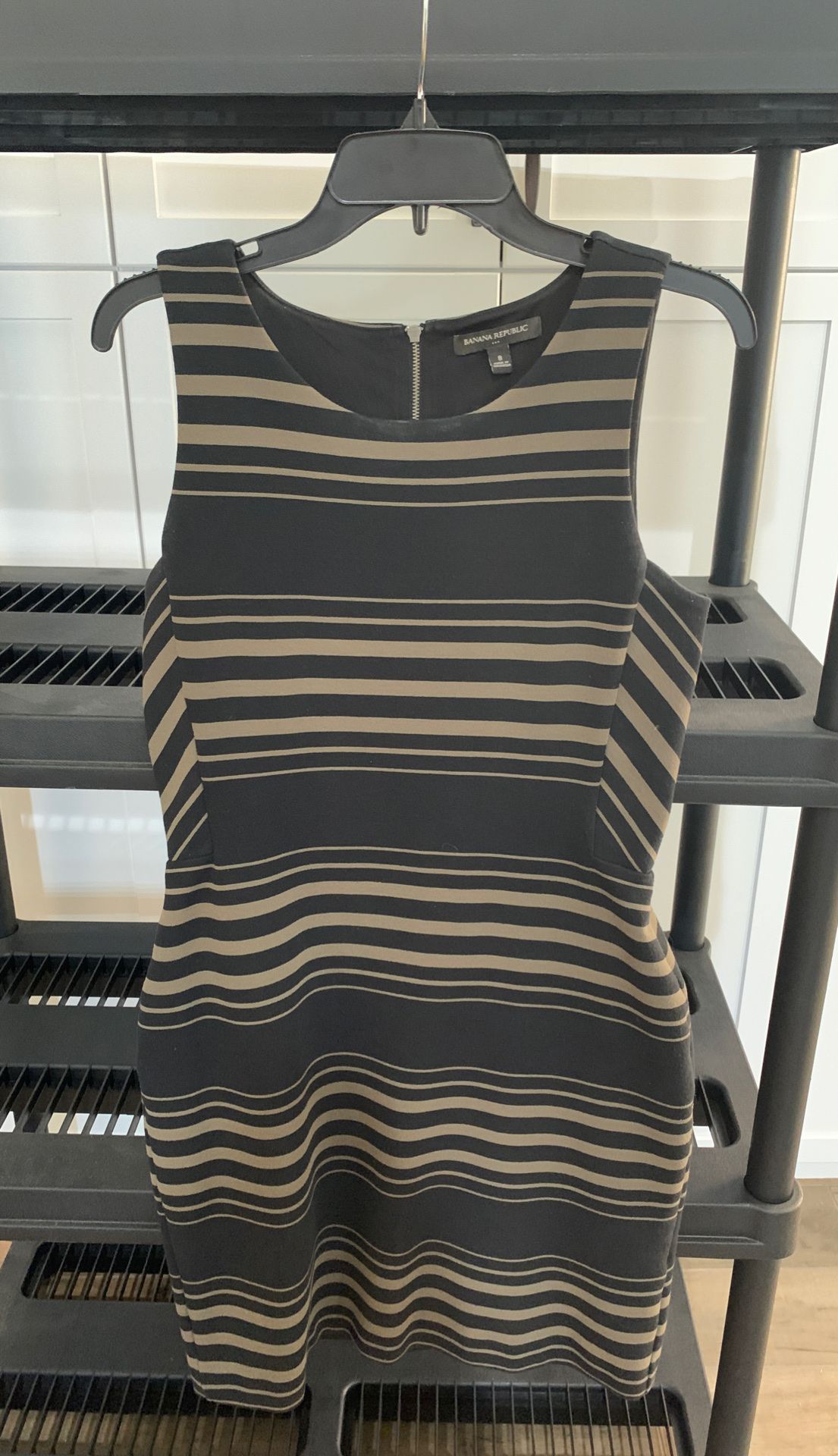 Banana Republic body-con dress size 8. Hits above knees-I’m 5’8”