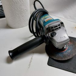 Makita 4 1/2" Angle Grinder 120v  9557NB 