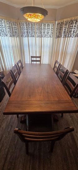 Solid Wood Tabe with 8 Chairs