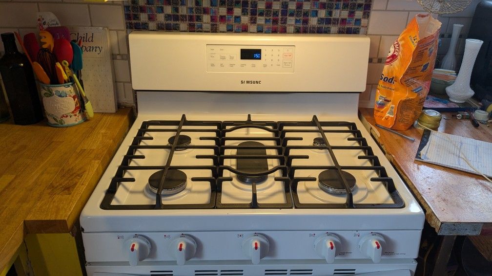 Samsung 30 In Freestanding Gas Range With Oven, 5 Burners NX58M5600SW