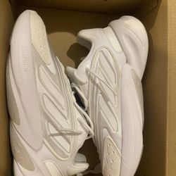 Ozelia Whites Adidas