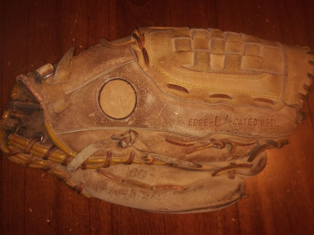 Rare Rawlings Softball Glove
