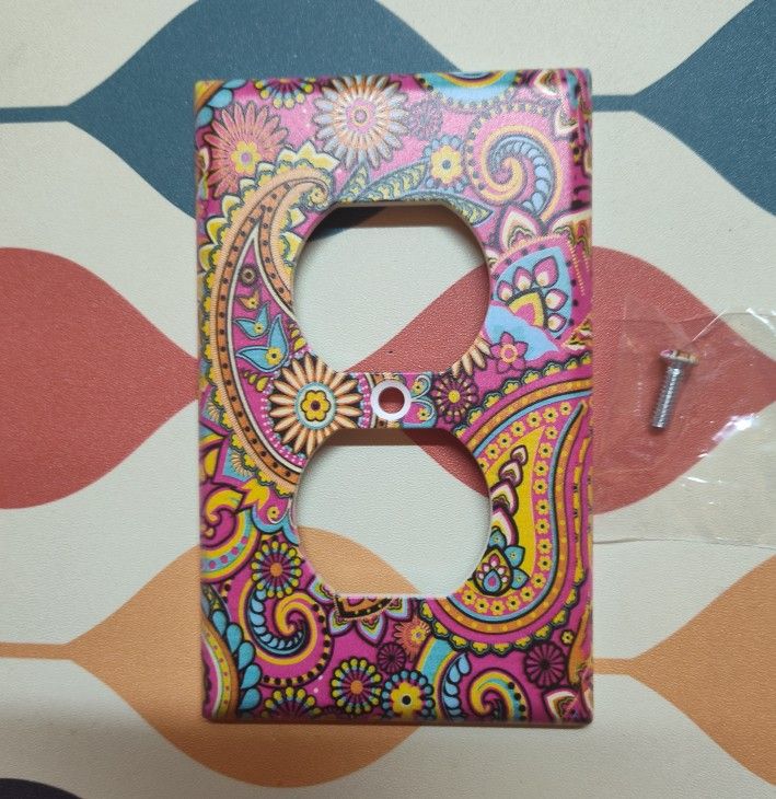 Cute Paisley Design Outlet Cover Plate For Home Decor