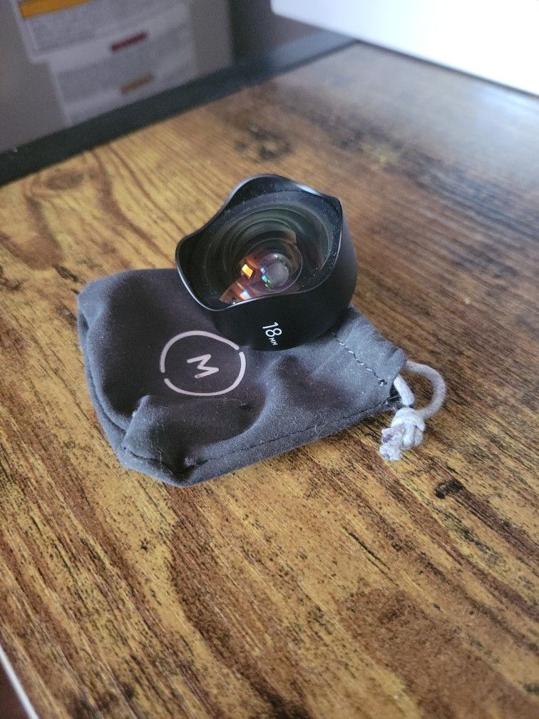 Moment Wide Lens 18mm Attachment (Storage Pouch Included)