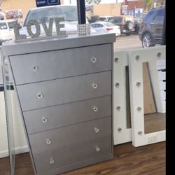 White Dresser With 5 Drawers Solid Wood.