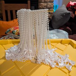 Pearl necklace for party game's