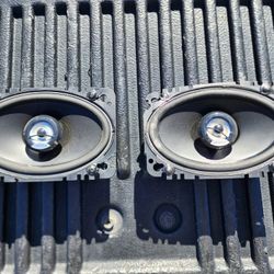 Hertz DCX 460.3
Dieci Series 4"x6" 2-way car speakers