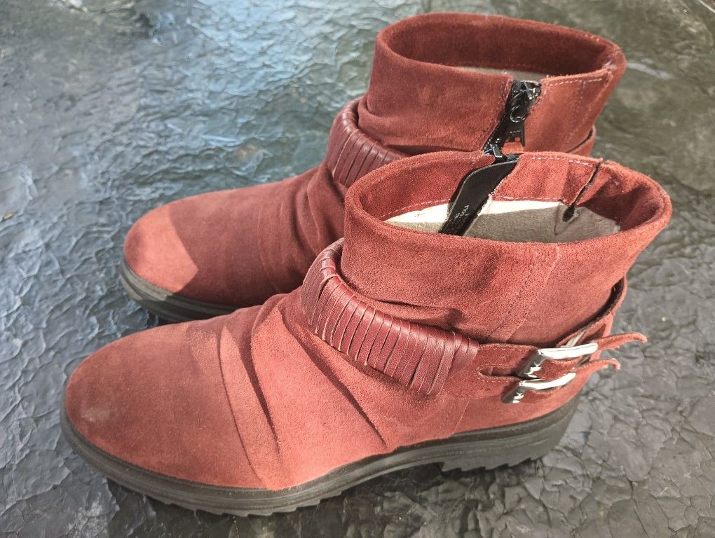 Miz Mooz Sz 9 Suede Boots, Like New 